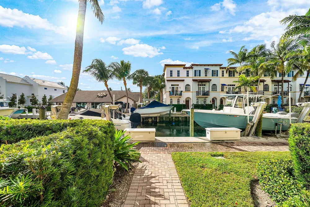 824 Virginia Garden Drive Boynton Beach, FL 33435