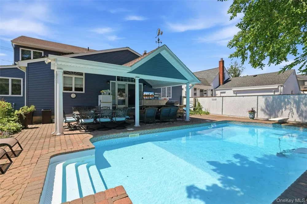 852 Jackson Avenue Franklin Square, NY 11010