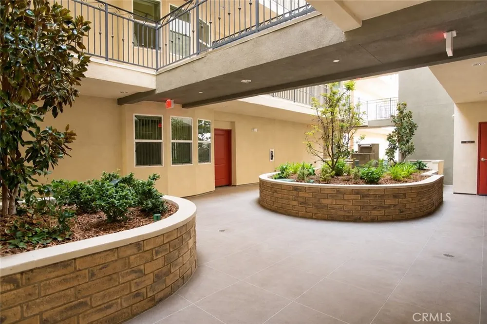 11925 Kling Street #2COL Valley Village, CA 91607