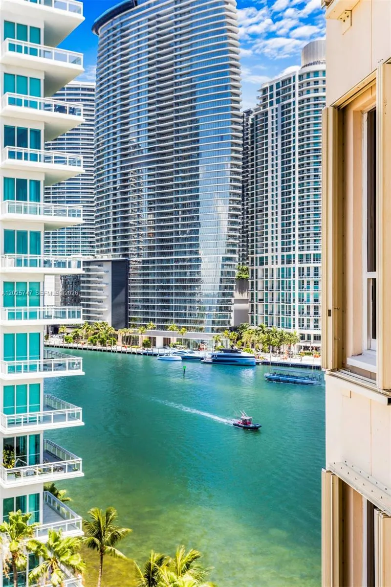 888 Brickell Key Dr #1002 Miami, FL 33131