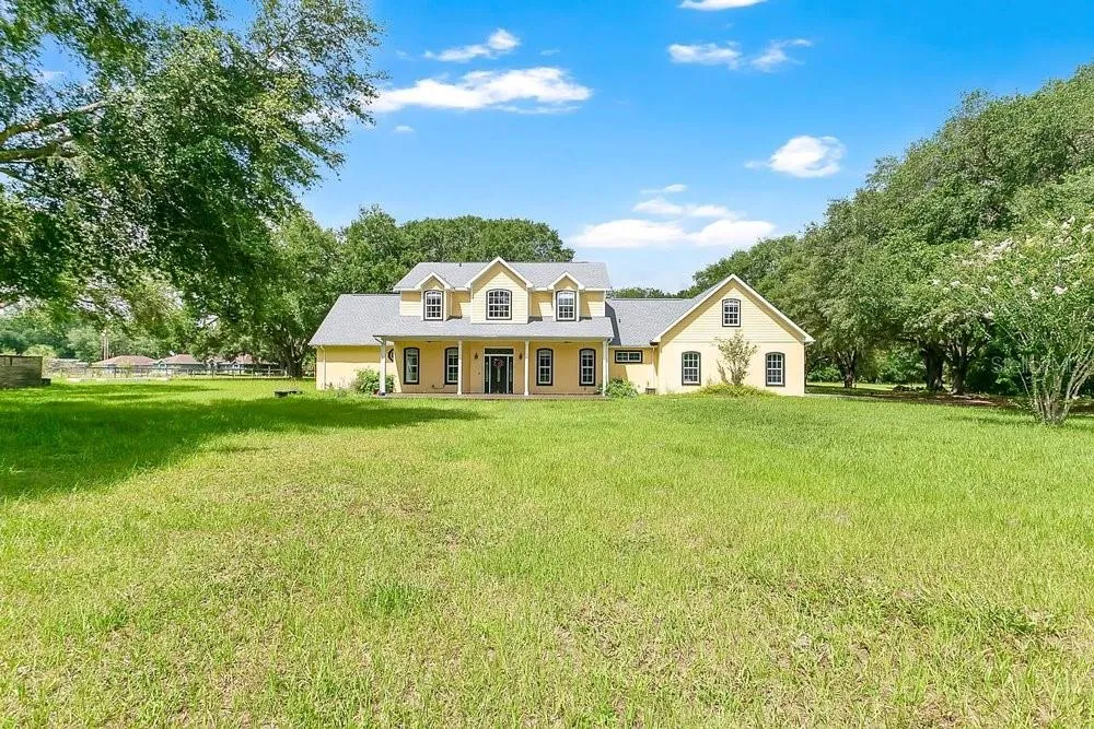 3700 SE 183RD AVENUE ROAD Ocklawaha, FL 32179