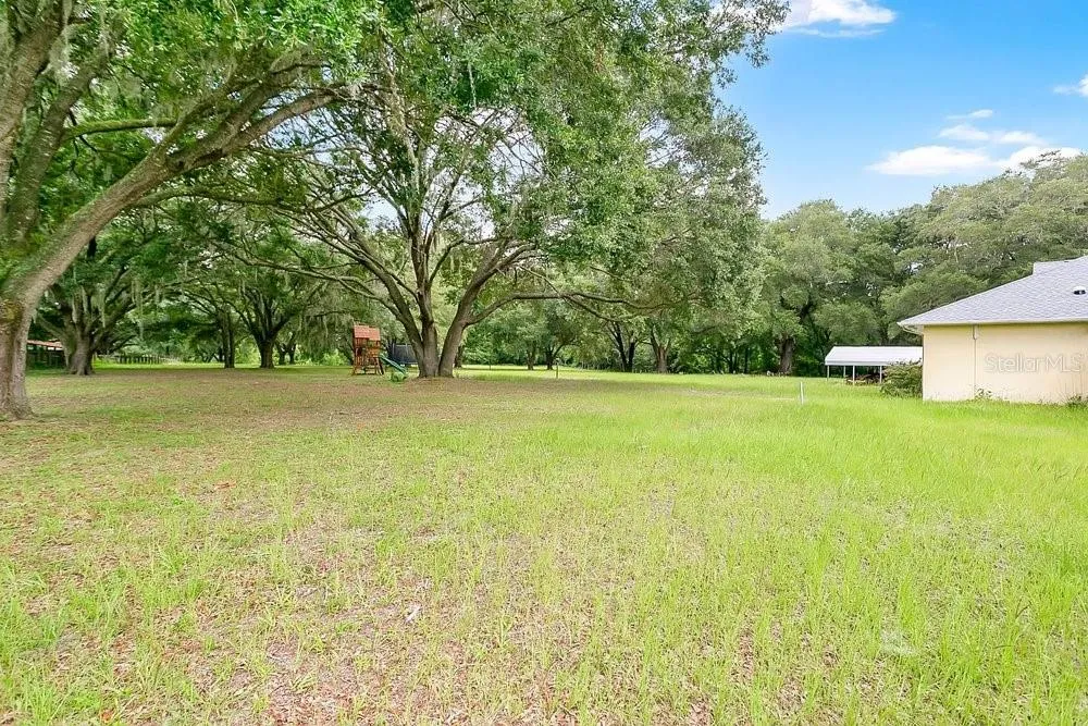 3700 SE 183RD AVENUE ROAD Ocklawaha, FL 32179