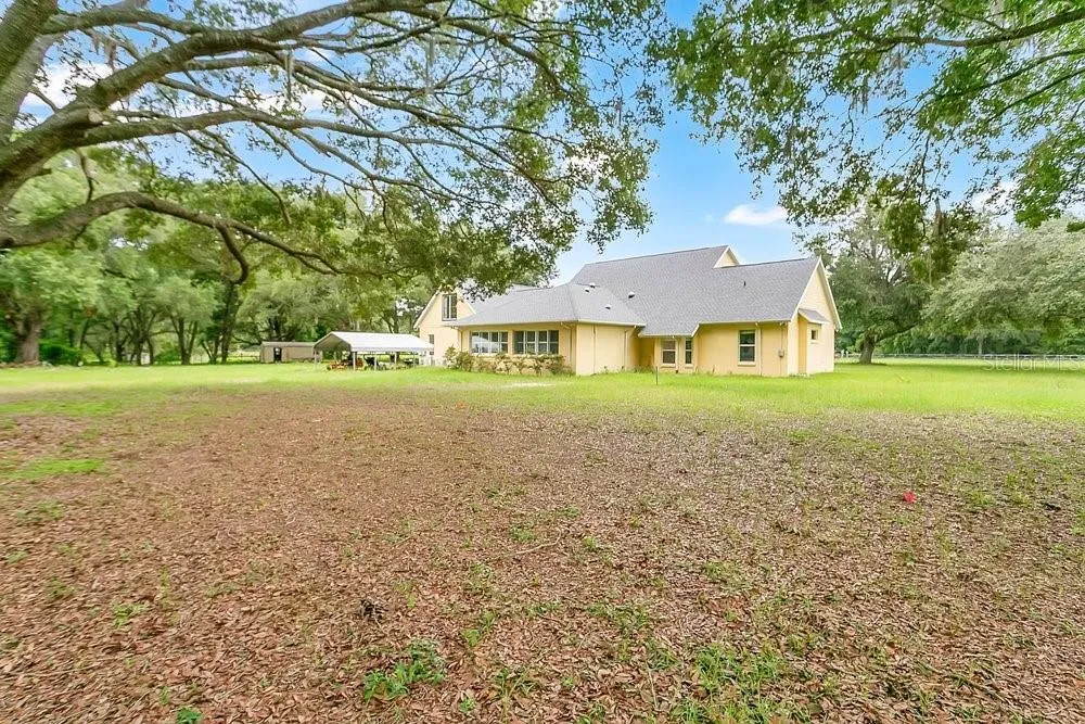 3700 SE 183RD AVENUE ROAD Ocklawaha, FL 32179