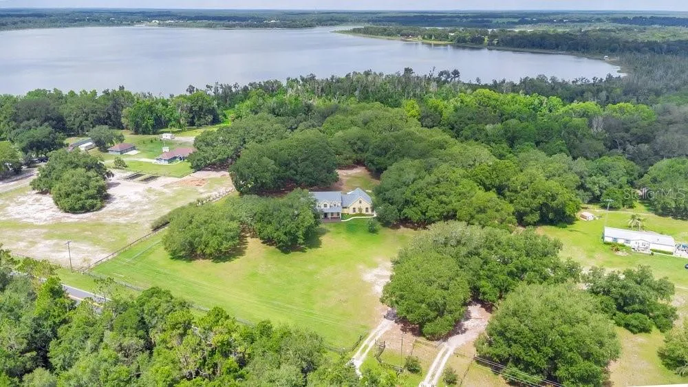 3700 SE 183RD AVENUE ROAD Ocklawaha, FL 32179