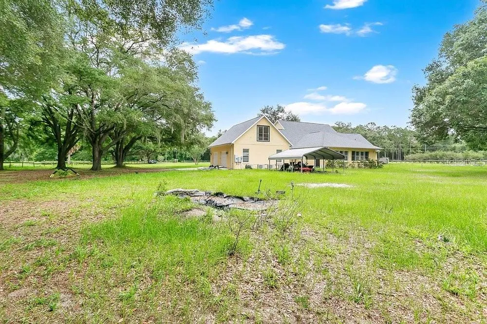 3700 SE 183RD AVENUE ROAD Ocklawaha, FL 32179