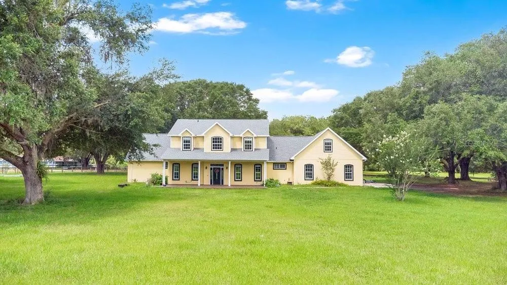 3700 SE 183RD AVENUE ROAD Ocklawaha, FL 32179