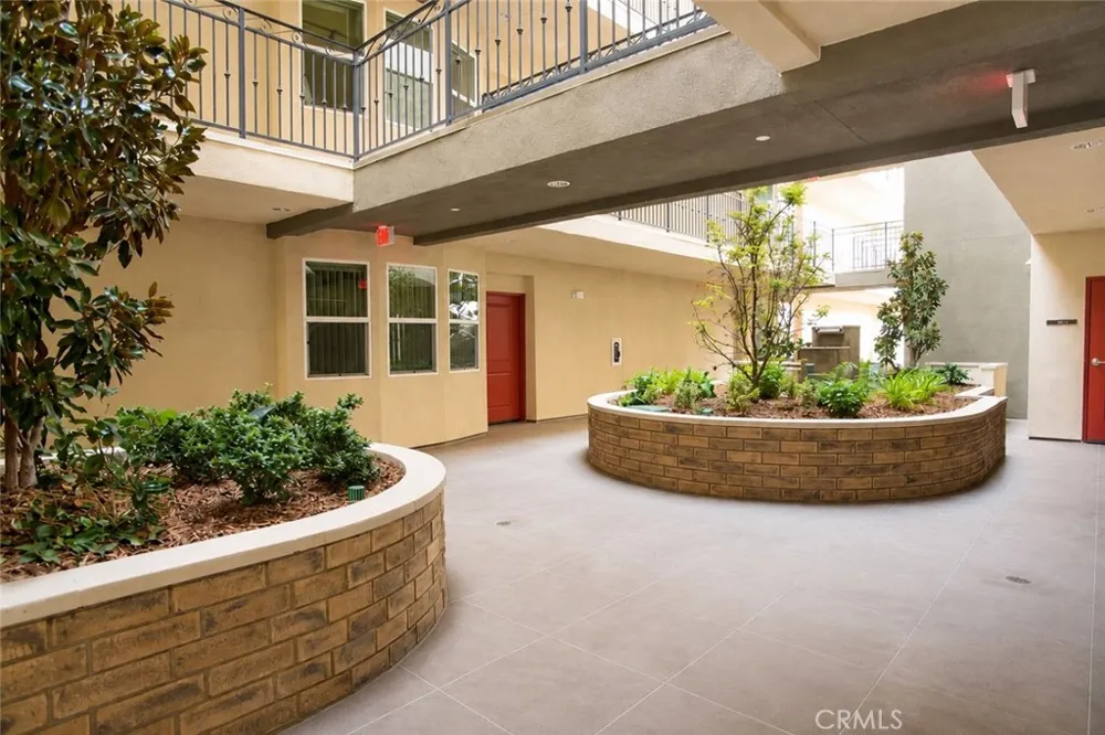 11925 Kling Street #2MAG Valley Village, CA 91607
