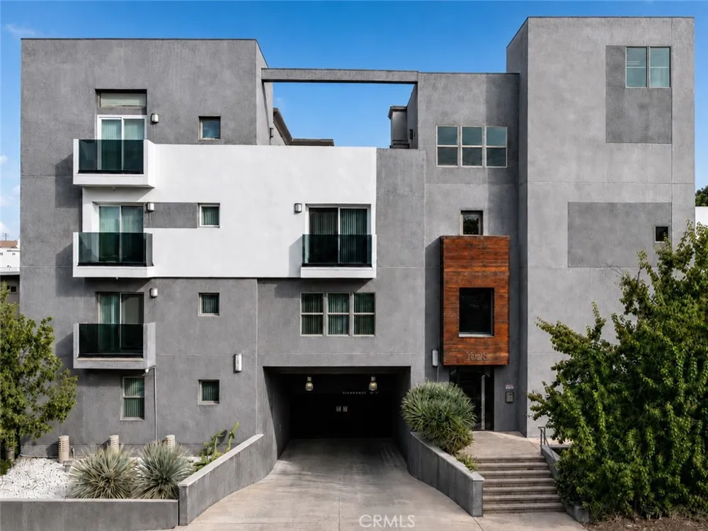 11925 Kling Street #2MAG Valley Village, CA 91607