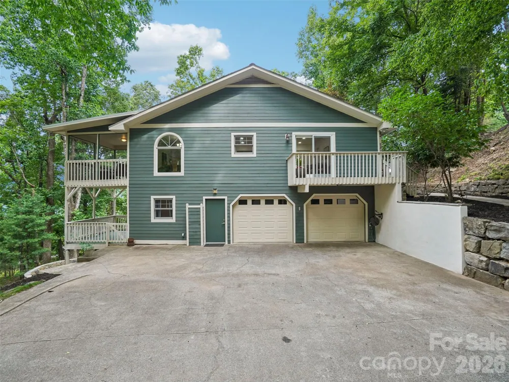 10 Chestnut Top Circle Mills River, NC 28759
