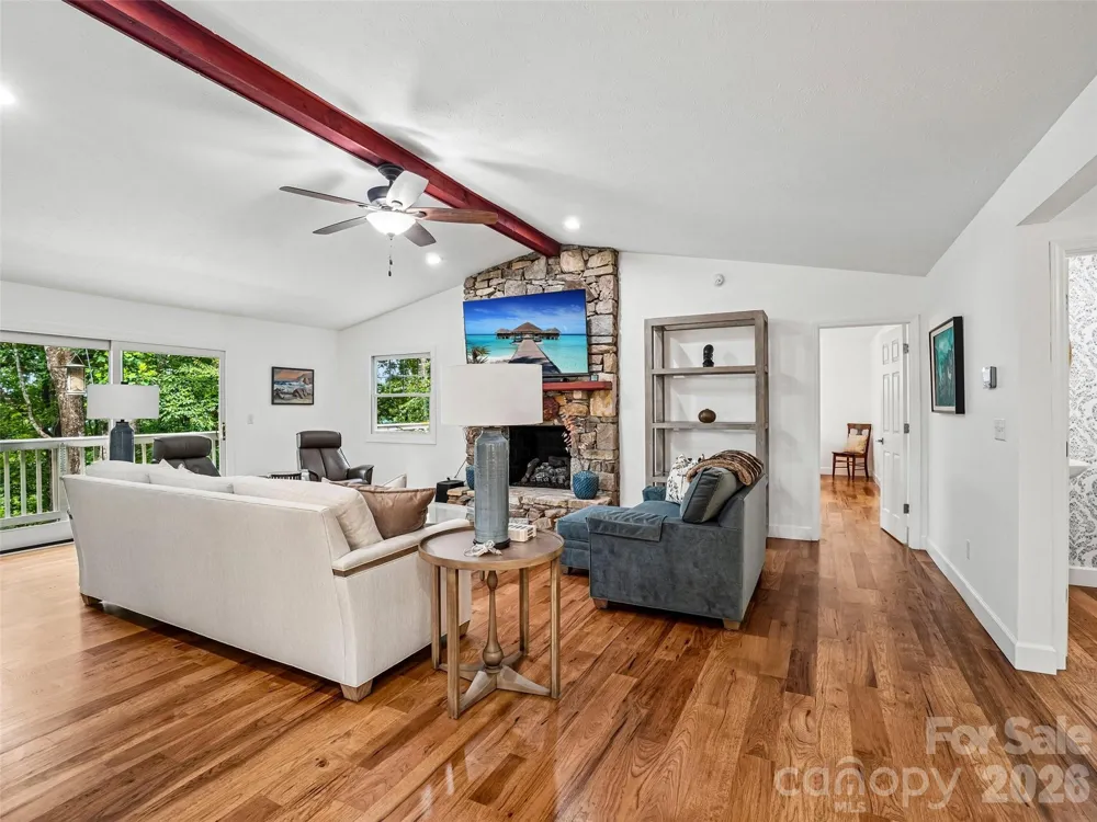 10 Chestnut Top Circle Mills River, NC 28759