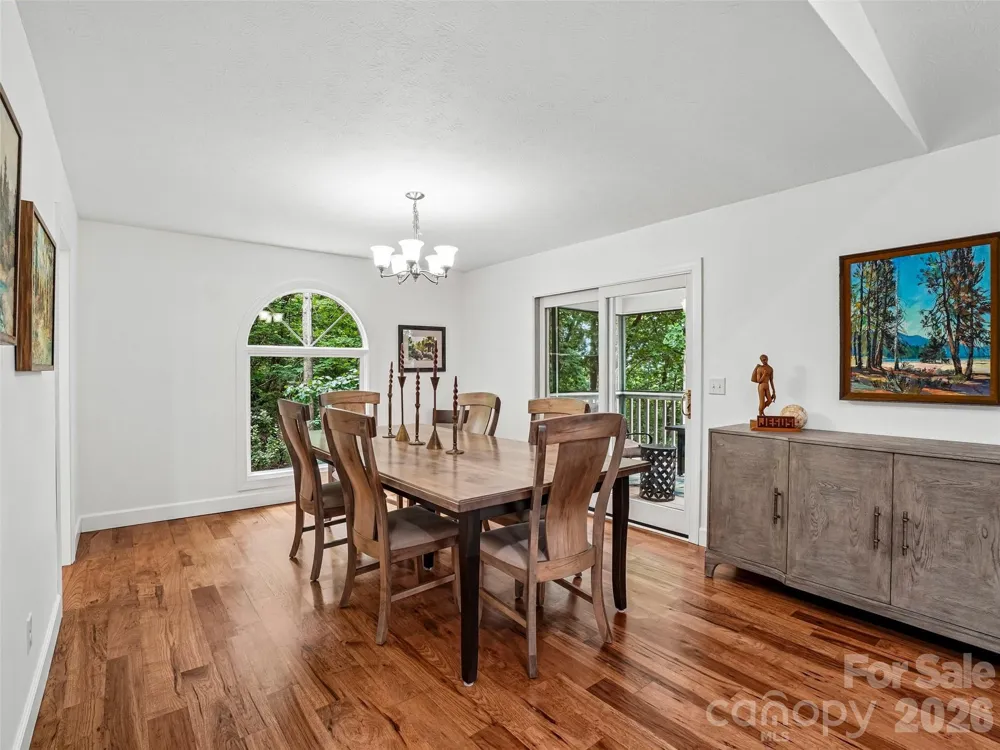 10 Chestnut Top Circle Mills River, NC 28759