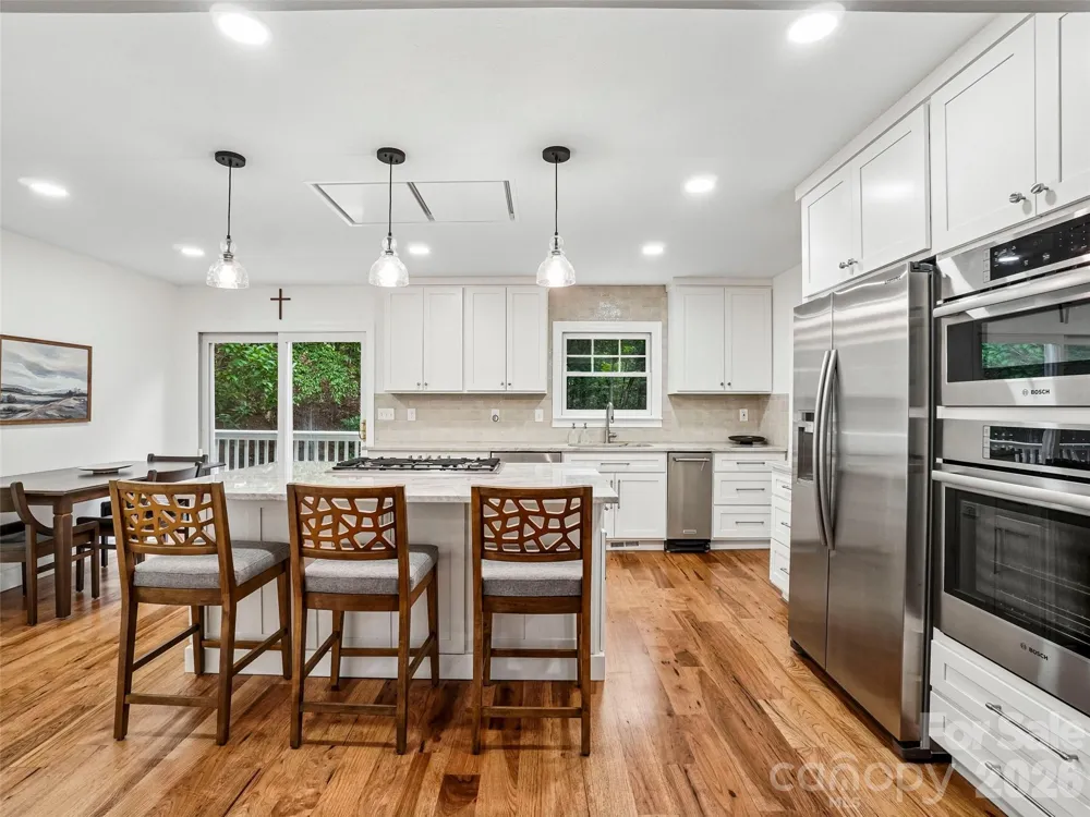 10 Chestnut Top Circle Mills River, NC 28759