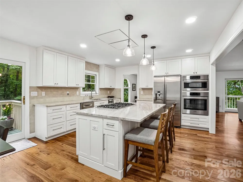 10 Chestnut Top Circle Mills River, NC 28759