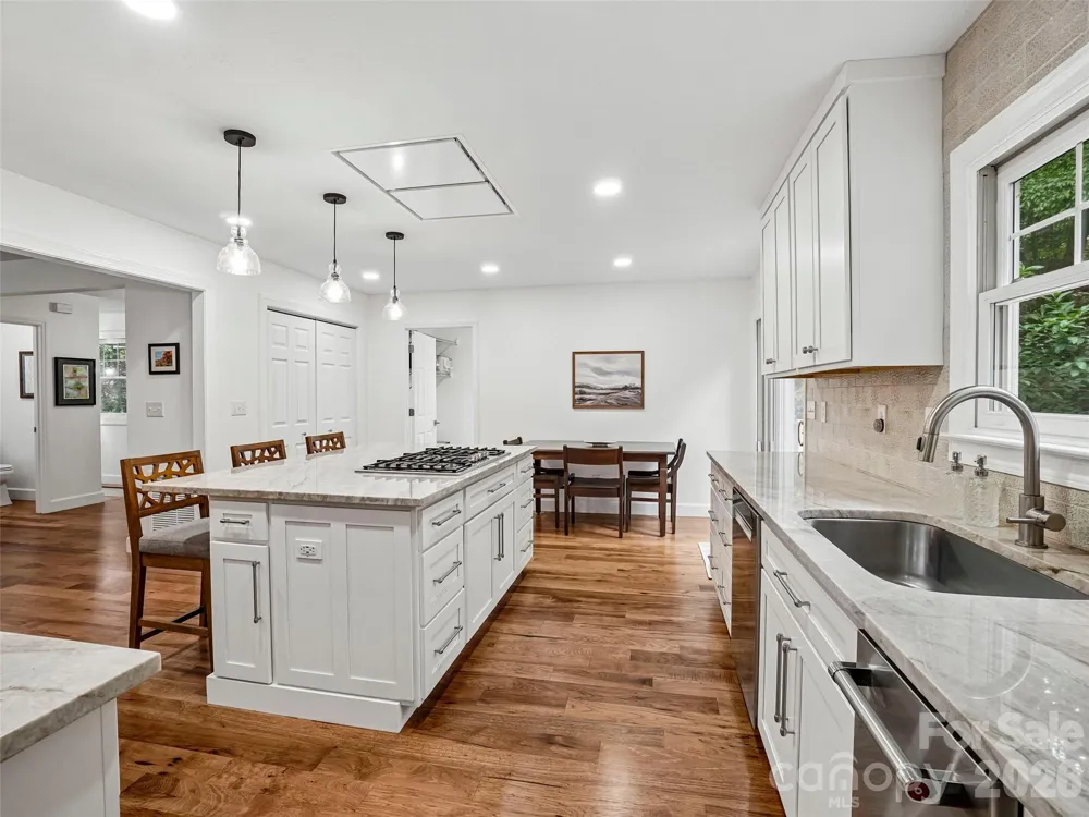 10 Chestnut Top Circle Mills River, NC 28759