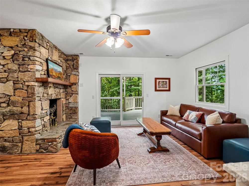10 Chestnut Top Circle Mills River, NC 28759