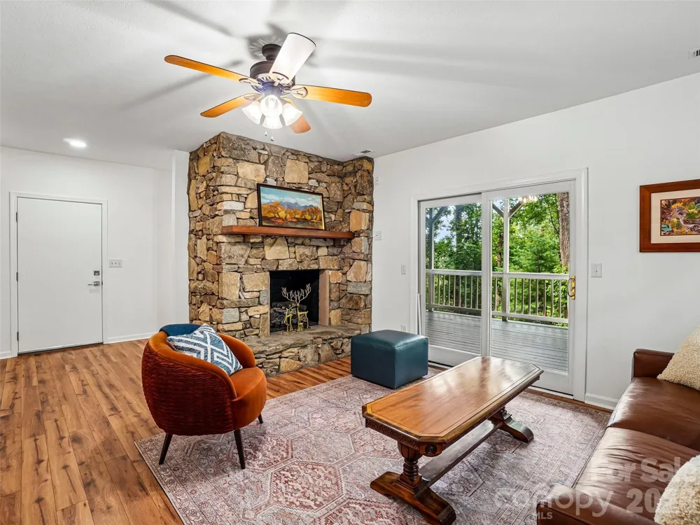 10 Chestnut Top Circle Mills River, NC 28759