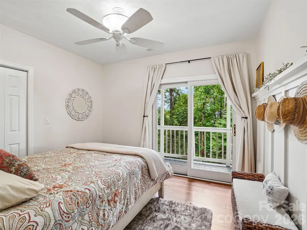 10 Chestnut Top Circle Mills River, NC 28759