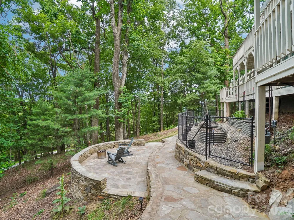 10 Chestnut Top Circle Mills River, NC 28759