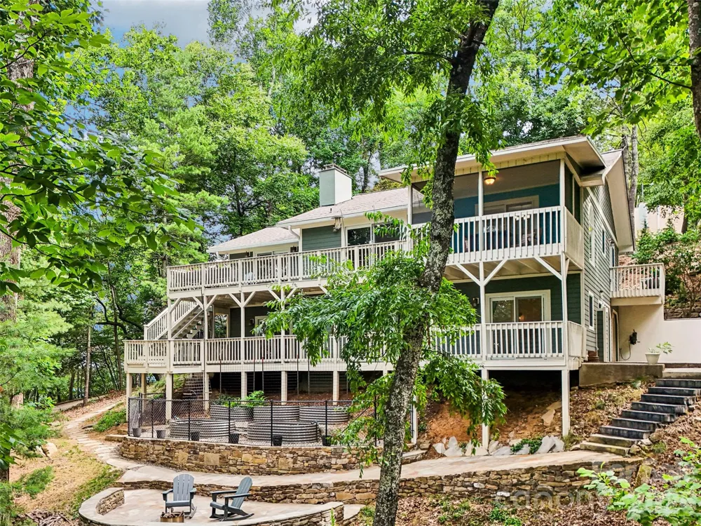 10 Chestnut Top Circle Mills River, NC 28759