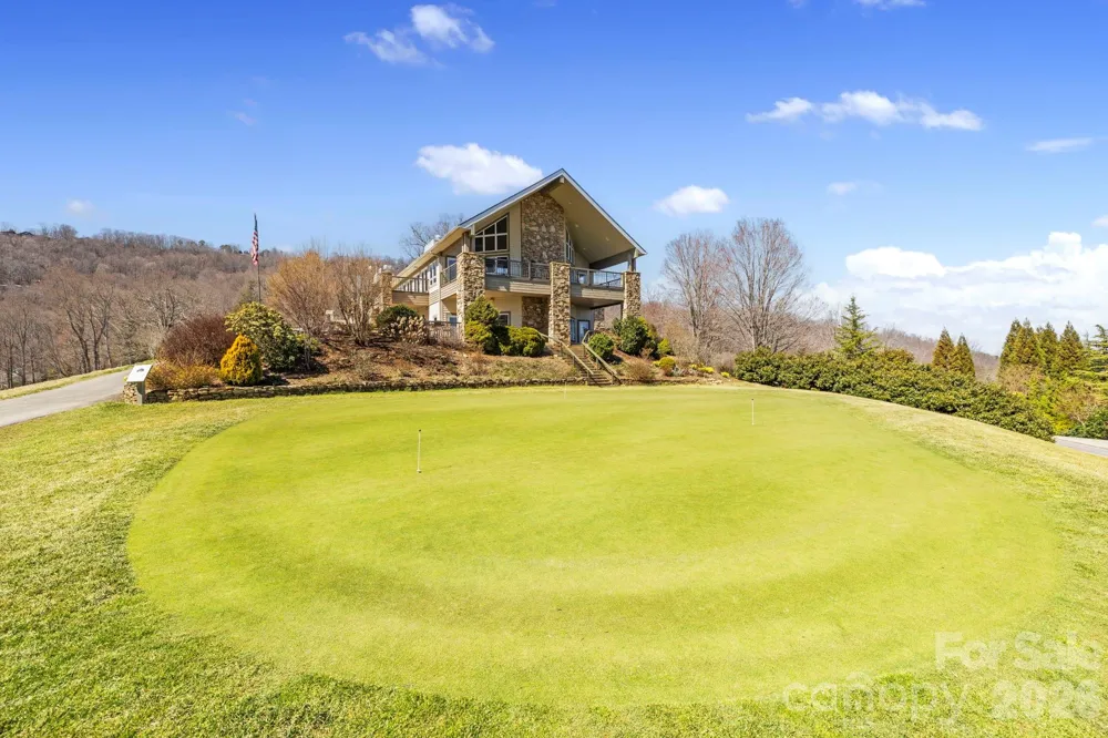 10 Chestnut Top Circle Mills River, NC 28759