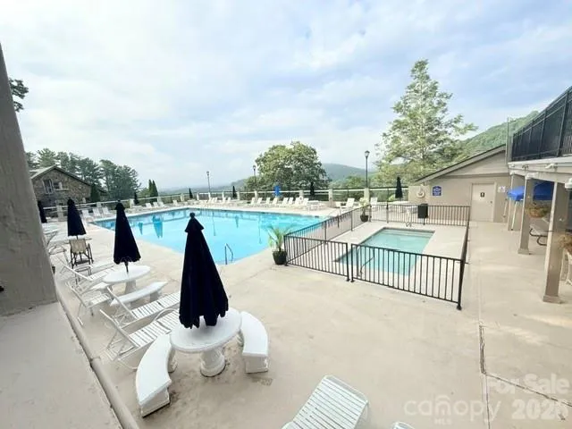 10 Chestnut Top Circle Mills River, NC 28759