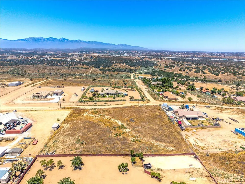 6589 Fremontia Road Oak Hills, CA 92344