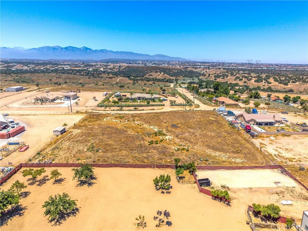 6589 Fremontia Road Oak Hills, CA 92344