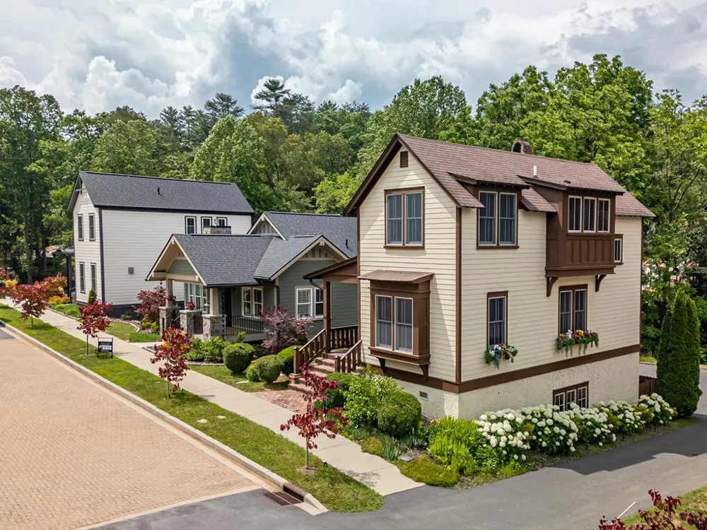 Village Circle West Franklin, NC 28734