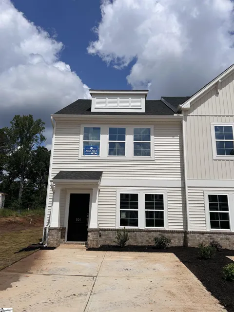 501 Fernleigh Trail