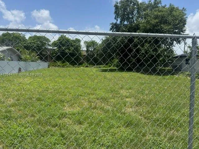 10420 NW 6 AVE Miami, FL 33150