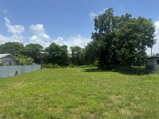 10420 NW 6 AVE Miami, FL 33150