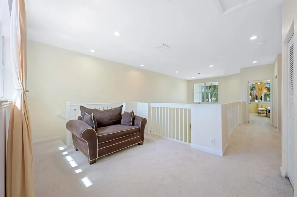 1384 Harbor View W Hollywood, FL 33019