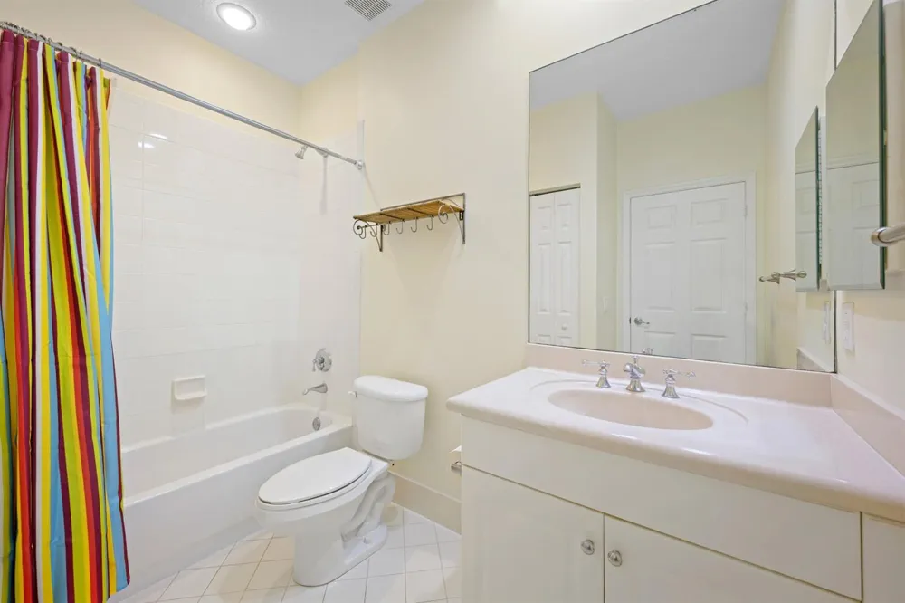 1384 Harbor View W Hollywood, FL 33019