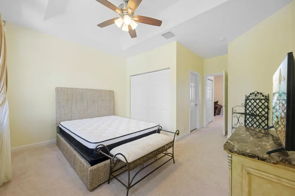 1384 Harbor View W Hollywood, FL 33019