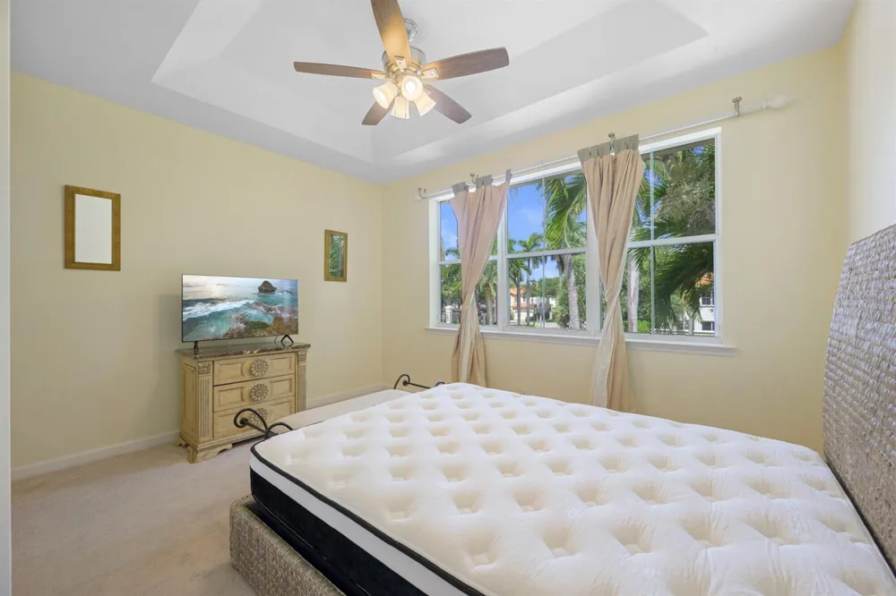 1384 Harbor View W Hollywood, FL 33019