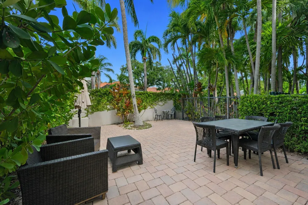1384 Harbor View W Hollywood, FL 33019