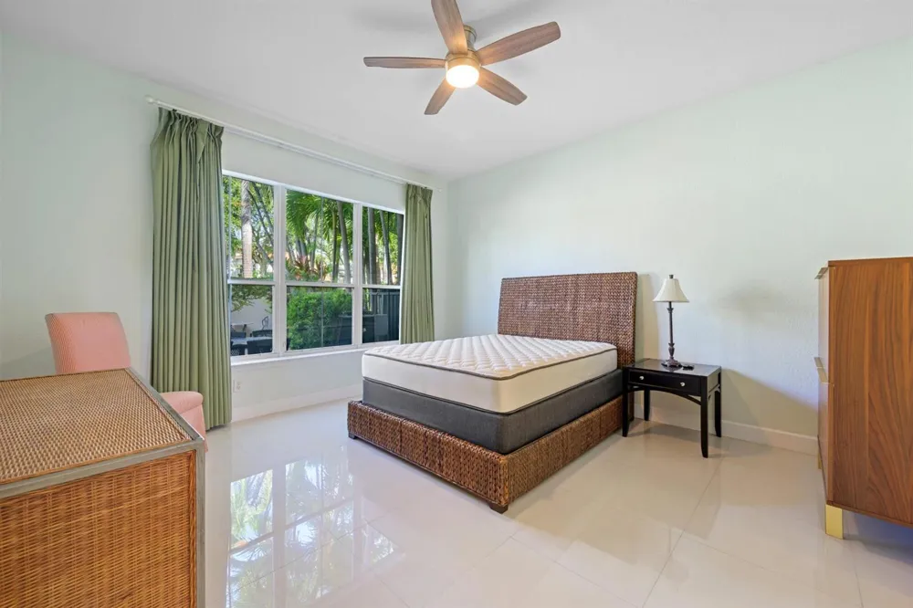 1384 Harbor View W Hollywood, FL 33019