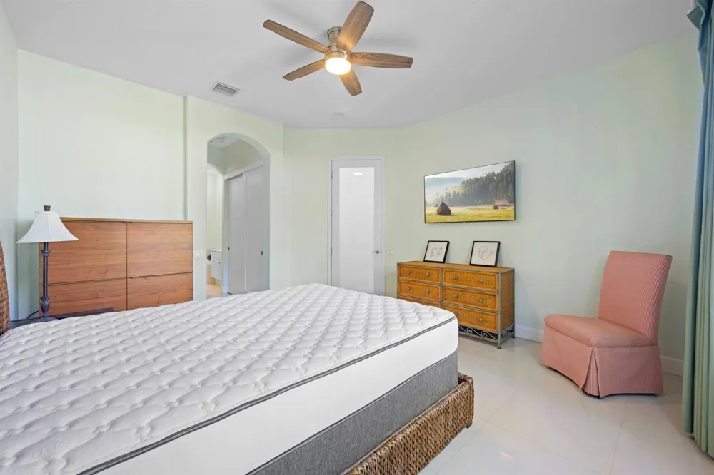 1384 Harbor View W Hollywood, FL 33019