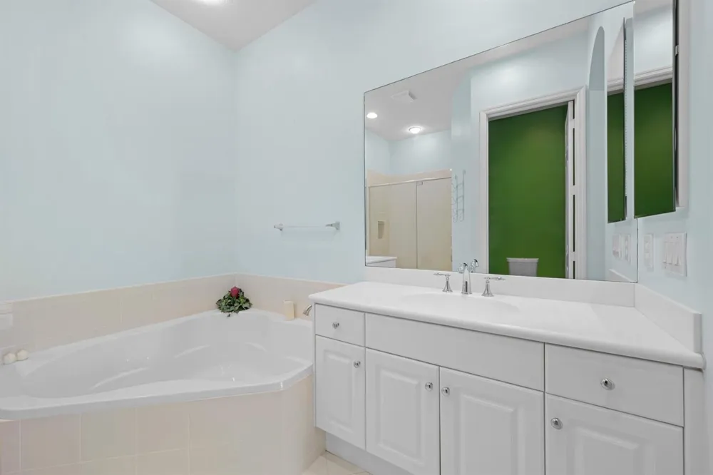 1384 Harbor View W Hollywood, FL 33019