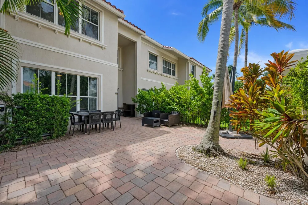 1384 Harbor View W Hollywood, FL 33019