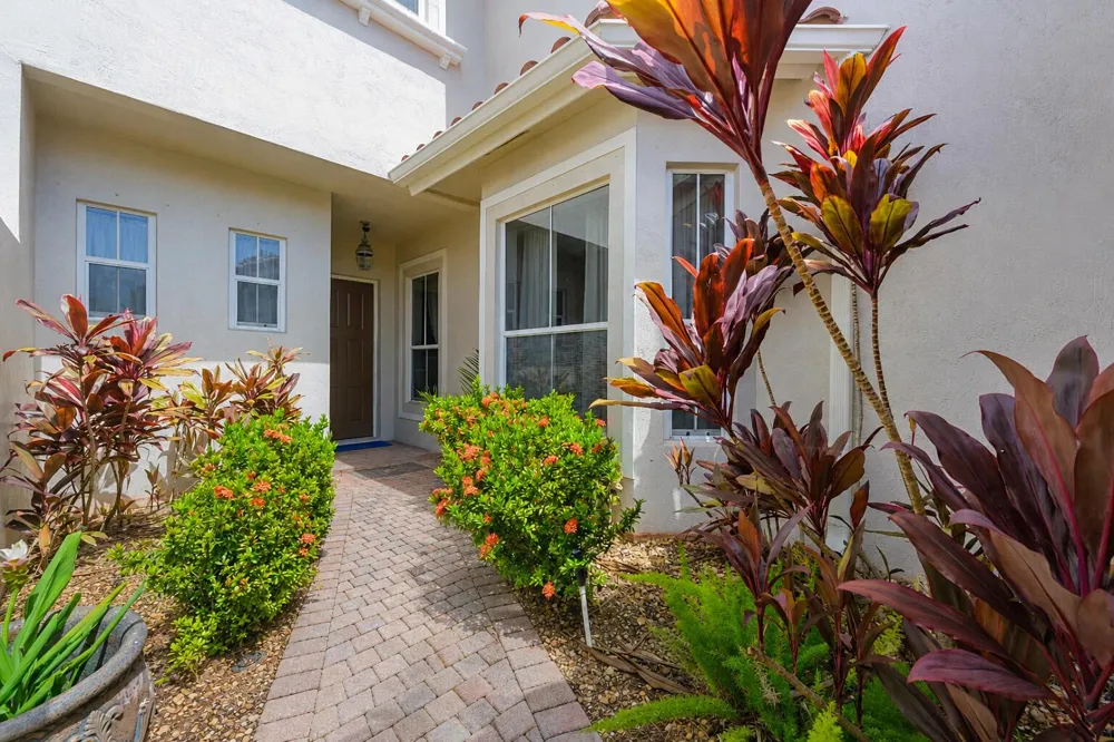 1384 Harbor View W Hollywood, FL 33019