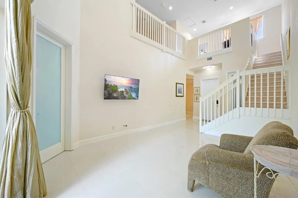 1384 Harbor View W Hollywood, FL 33019