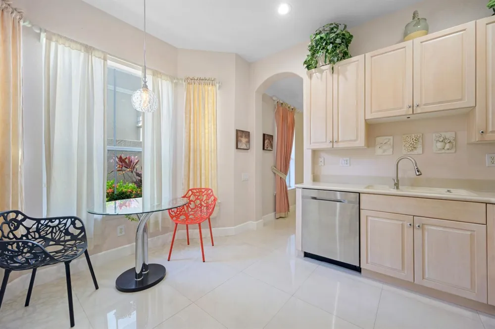 1384 Harbor View W Hollywood, FL 33019