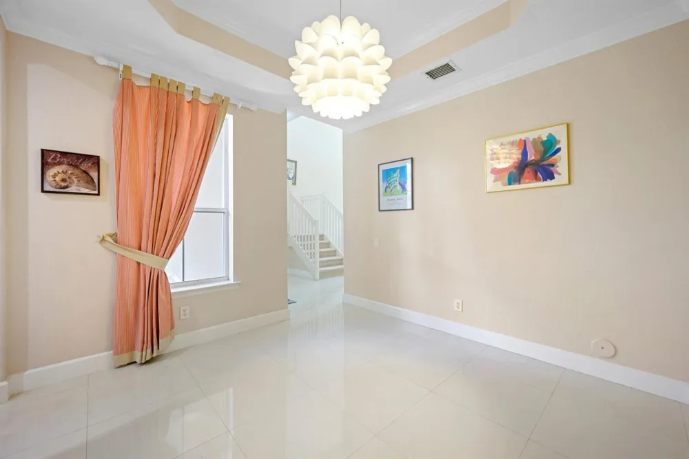 1384 Harbor View W Hollywood, FL 33019