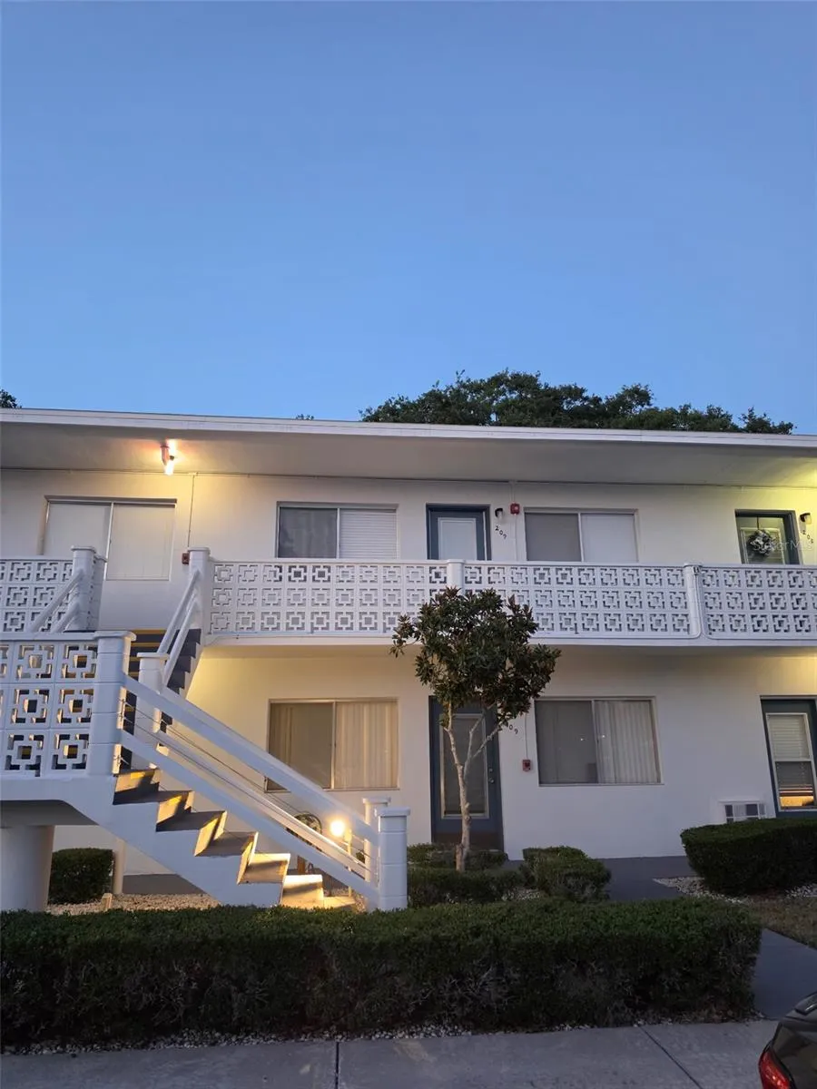 8221 112TH STREET #209 Seminole, FL 33772