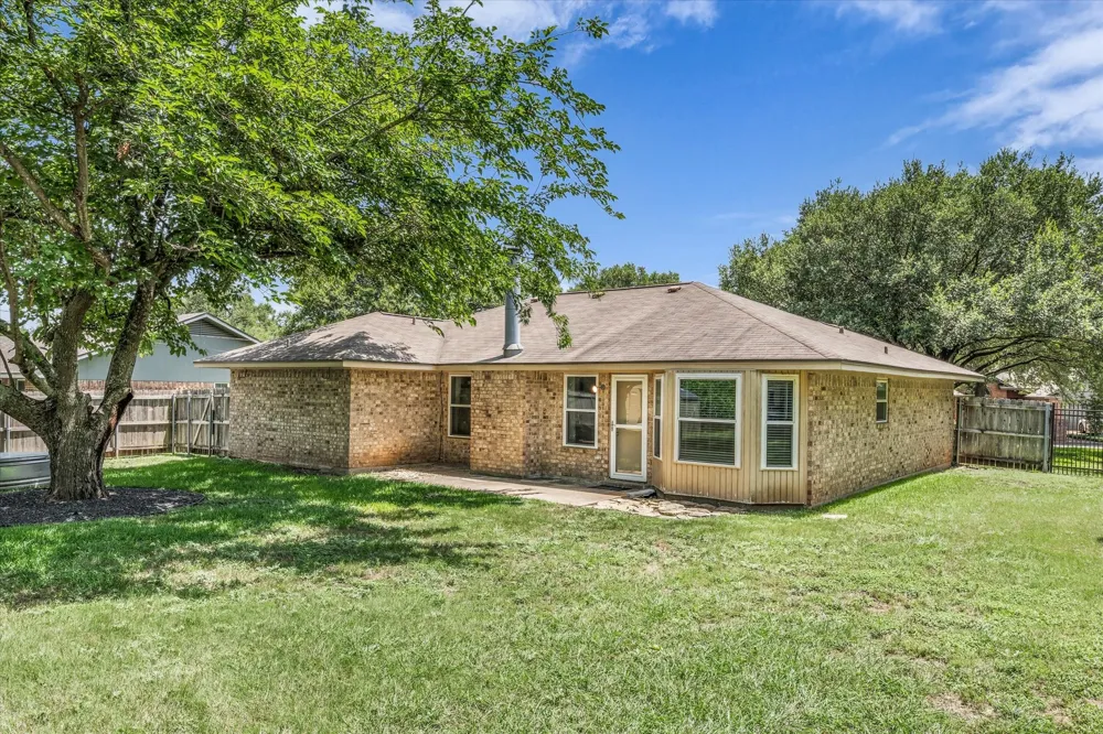 316 E Chapman Road Hewitt, TX 76643