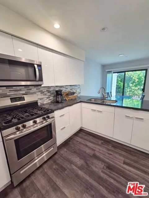 2651 S Hobart Blvd ##9