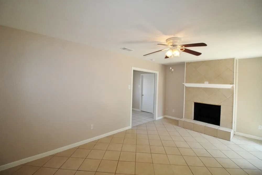 821 Rea Avenue Lancaster, TX 75146