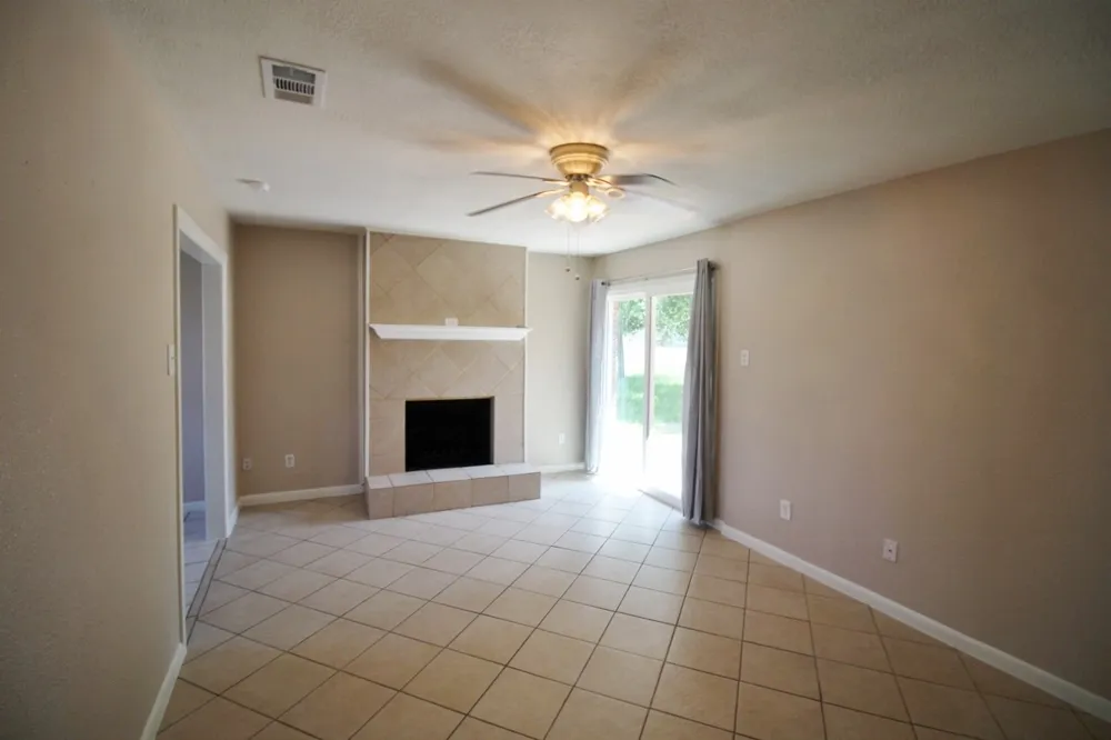 821 Rea Avenue Lancaster, TX 75146