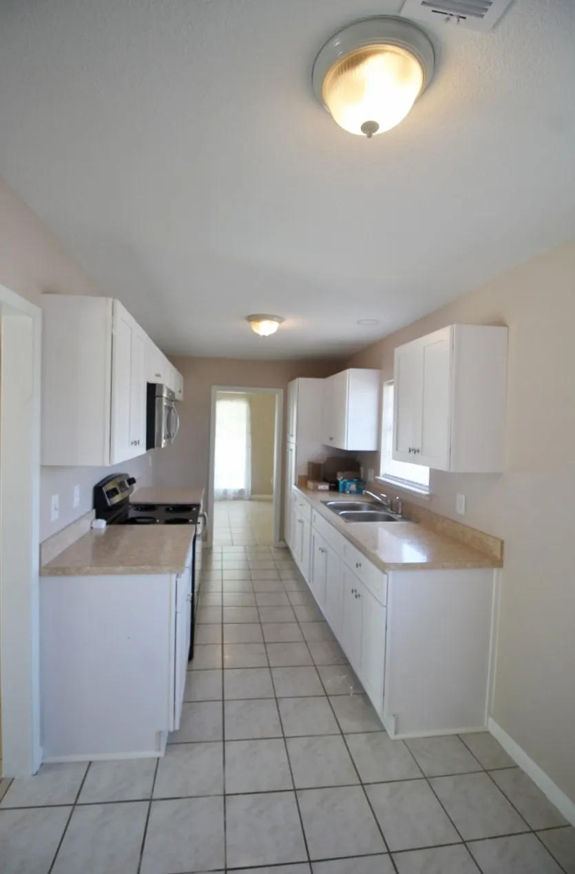 821 Rea Avenue Lancaster, TX 75146